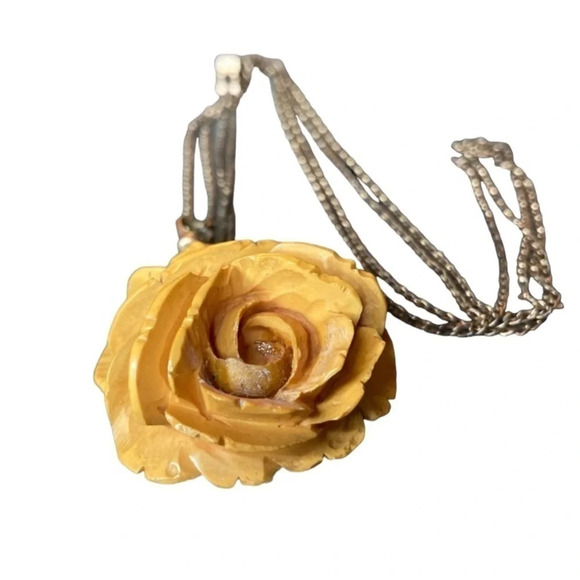 BAKELITE Antique 1920s Butterscotch Rose Pendant on Original Chain & Earrings - Picture 8 of 13